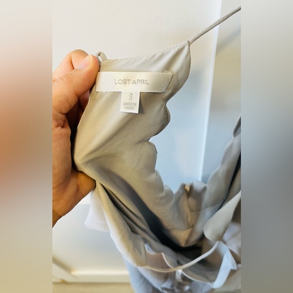 Lost April dress. PERFECT for a wedding or winery. - Picture 4 of 4